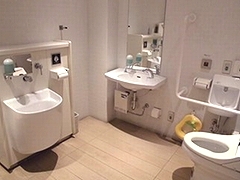 「アオーレ長岡内にあるオストメイト対応トイレ」の画像