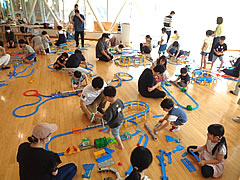 「みんなで遊ぼうプラレール」の画像