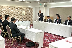 「理事会の様子」の画像