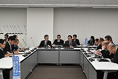 「議会活性化特別委員会の様子」の画像