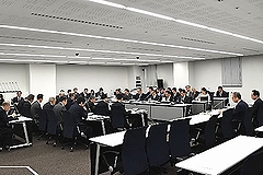 「行政監視機能強化検討特別委員会の様子」の画像