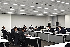 「まちづくり・新エネルギー対策特別委員協議会の様子」の画像