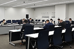 「人口減少対策特別委員協議会の様子」の画像