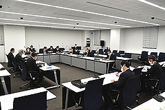 「人口減少対策特別委員協議会の様子」の画像