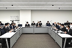 「第6回議会活性化特別委員会の様子」の画像