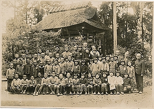 「柿町の広西寺を学寮とした駒沢国民学校児童」の画像