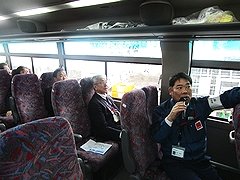 「廃炉作業の状況を視察する磯田市長と市議会特別委員会委員」の画像
