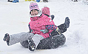 記事「子どもたちは元気いっぱい!雪しか祭り」の画像