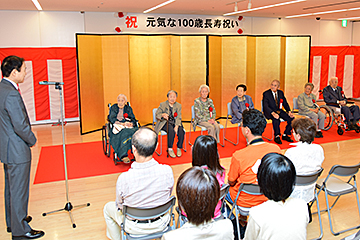 「アオーレ長岡で長寿をお祝い」の画像