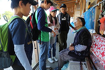 「仮設住宅の訪問」の画像