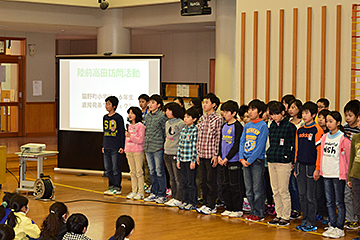 「現地の復興状況や地元の小学校との交流を発表」の画像