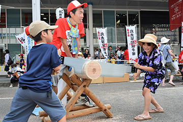 「三島地域の丸太早切り体験」の画像