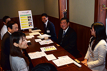 「「ながおか若者会議」のメンバーと談話しました」の画像
