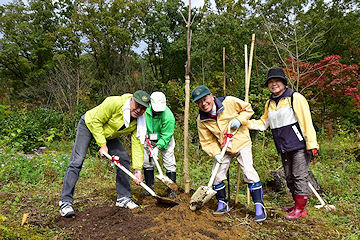 「「原種の桜、3千本の花名所づくり」の植樹祭」の画像