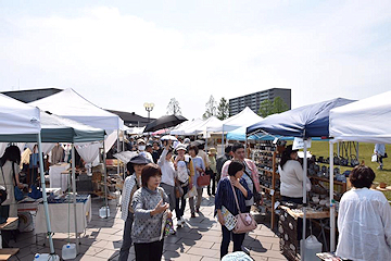 「会場には168店舗がずらり」の画像1