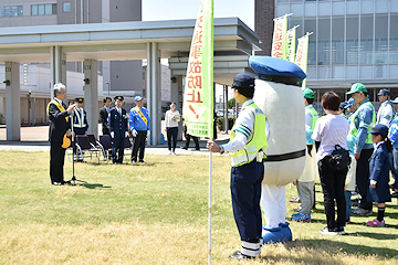 「街頭広報出発式」の画像