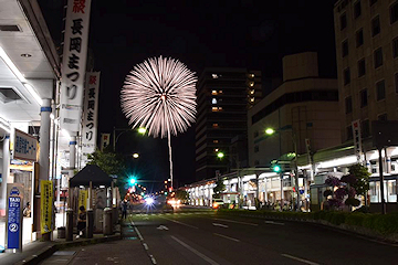 「慰霊の花火「白菊」」の画像