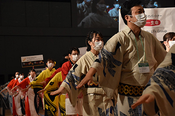 「“センバツ”チームの息の合った民踊流し」の画像2