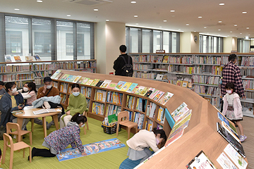 「トチオーレ図書館」の画像