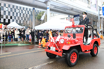 「一斉放水や分列行進も実施」の画像3