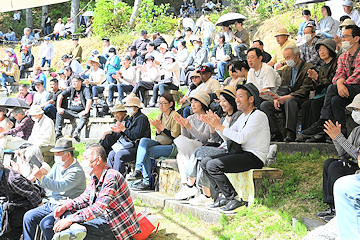 「1,500人の観客」の画像