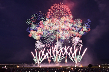 「見どころ満載の長岡花火2日目」の画像