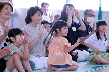 「終始にこやかに見守っていました」の画像